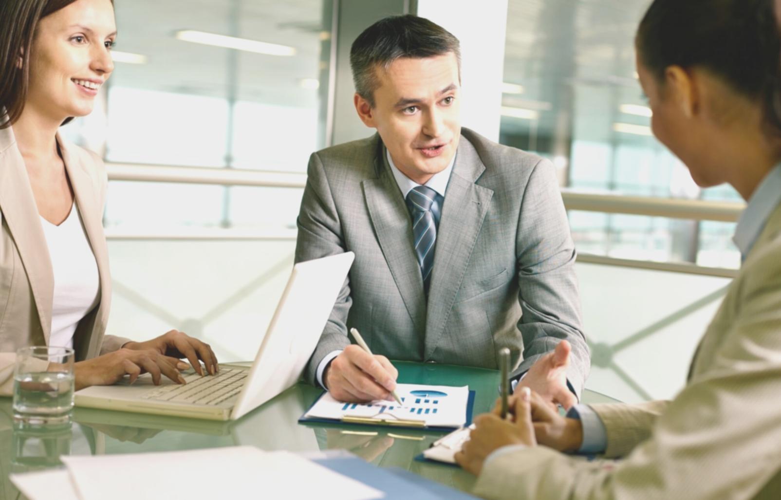 Espacio de trabajo donde se analizan situaciones financieras personalizadas en evanthoriel